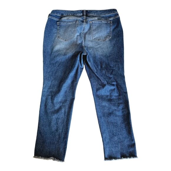 TORRID -020 Crop Boyfriend Jeans Vintage Stretch Denim Cropped Medium Wash sz 18 - Picture 3 of 12